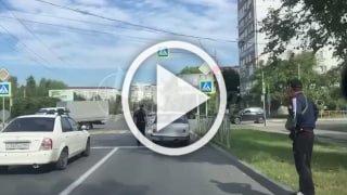 Четверо гаишников во Владикавказе 8 часов держали на жаре водителя с инсультом, приняв его за пьяницу — мужчина умер в реанимации