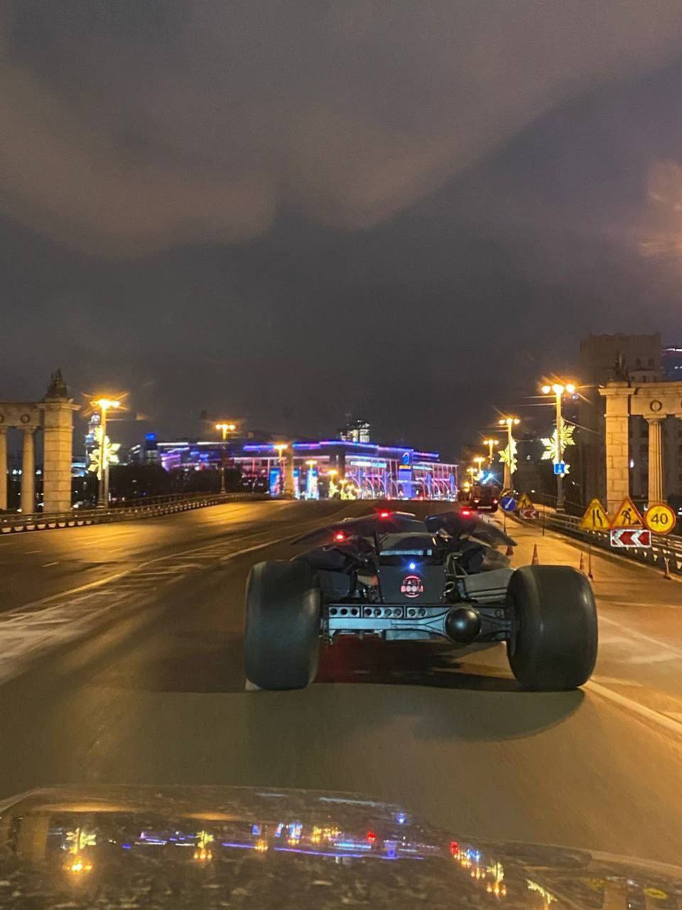 В Москве заметили самый настоящий бэтмобиль....