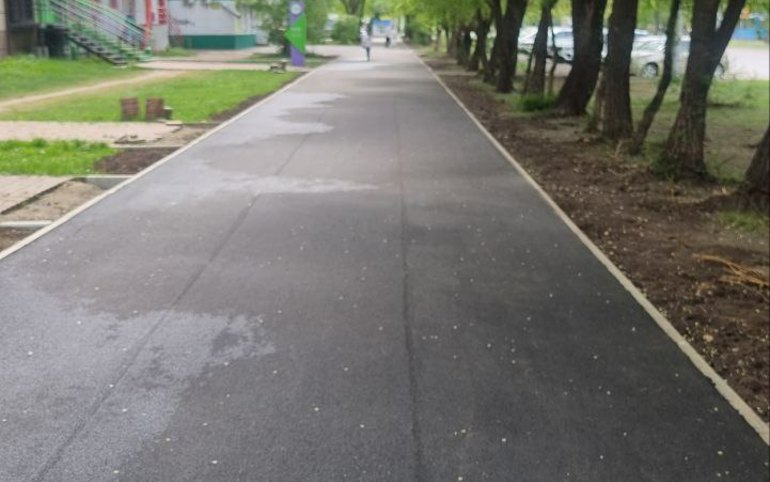 Вздыбленный старый асфальт по Дружбы Народов, 20 в Абакане преобразился.