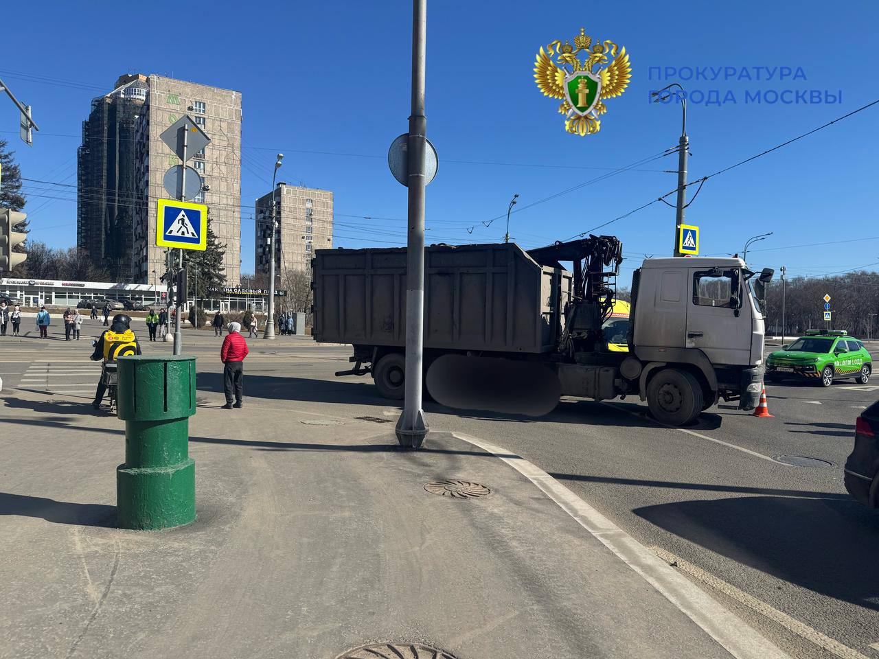 По предварительным данным, на Михалковской улице грузовой...