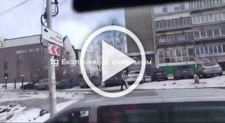 Очередь в школу: как родители борются за место для своих детей.