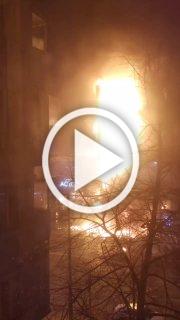 В Ростове горит ТЦ «Галерея Астор» — огонь перекинулся на рядом стоящий дом 