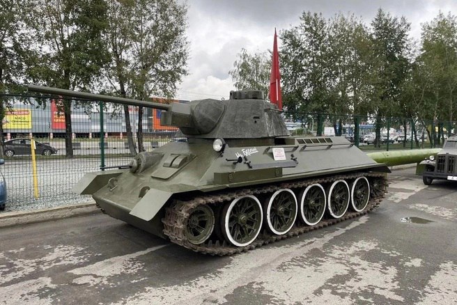 В Новосибирске продают танк Т-34 с надписью «На...