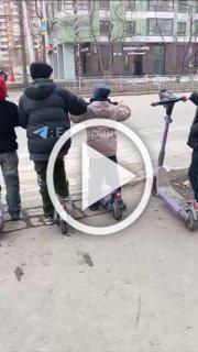 Таких малолетних байкеров на самокатах заметили в...