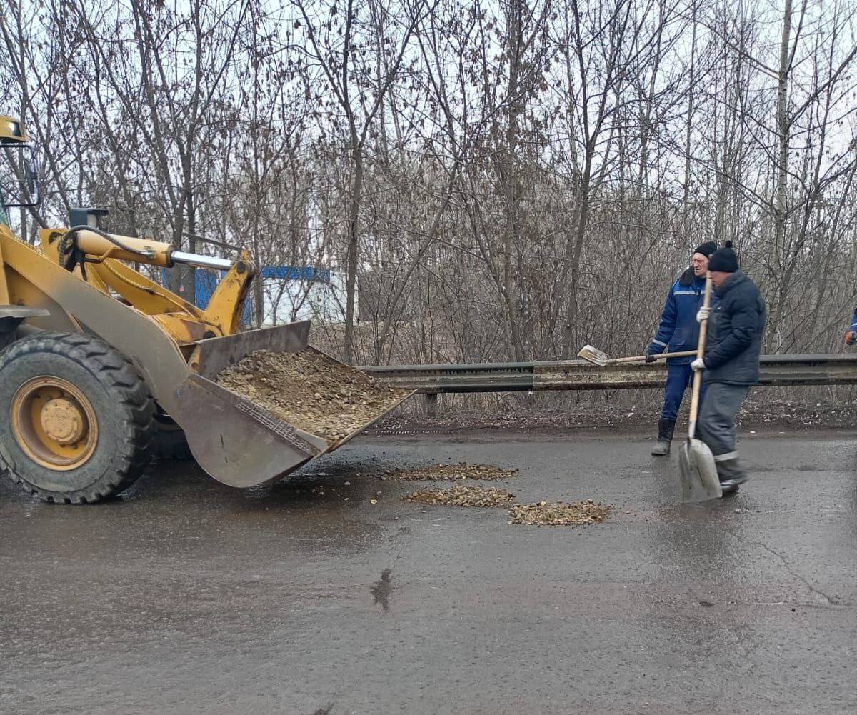 В городе начали обновлять дороги к весне В городе...