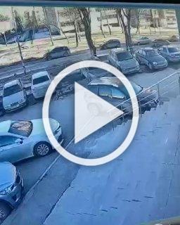 Екатеринбурженка на Nissan Terrano протаранила две машины и уехала с места происшествия