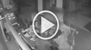 На праздновании дня рождения в кафе Оренбуржья произошла...