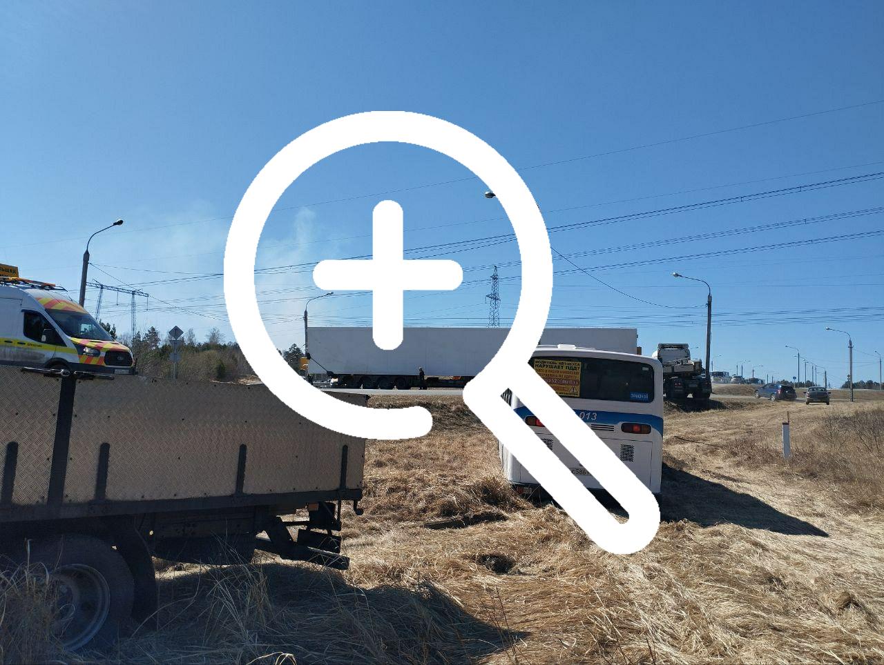 В Ангарске фура перекрыла дорогу