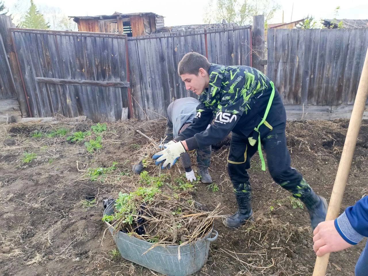 Чечеульские школьники решили сделать доброе дело, они в...