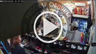 В Челябинской области пьяный цыган устроил дебош в магазине и оскорбил продавщицу: его нашли местные и заставили извиниться