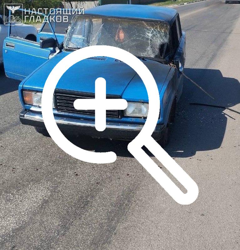 В городе Шебекино легковой автомобиль атакован дроном ВСУ. Ранены три мирных жителя.