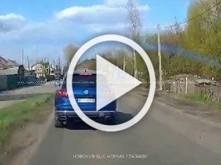 Момент ДТП с ребенком на самокате в Новокузнецке попал на видео