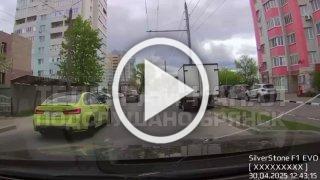 Момент ДТП с участием БМВ на улице Фокина 🇷🇺 Источник: ЧП...