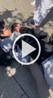 В Испании вор на самокате попытался украсть камеру у китайского туриста, но чуть не умер от удушения