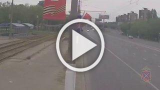 Катафалк влетел в подземный переход в Волгограде. Водитель погиб.