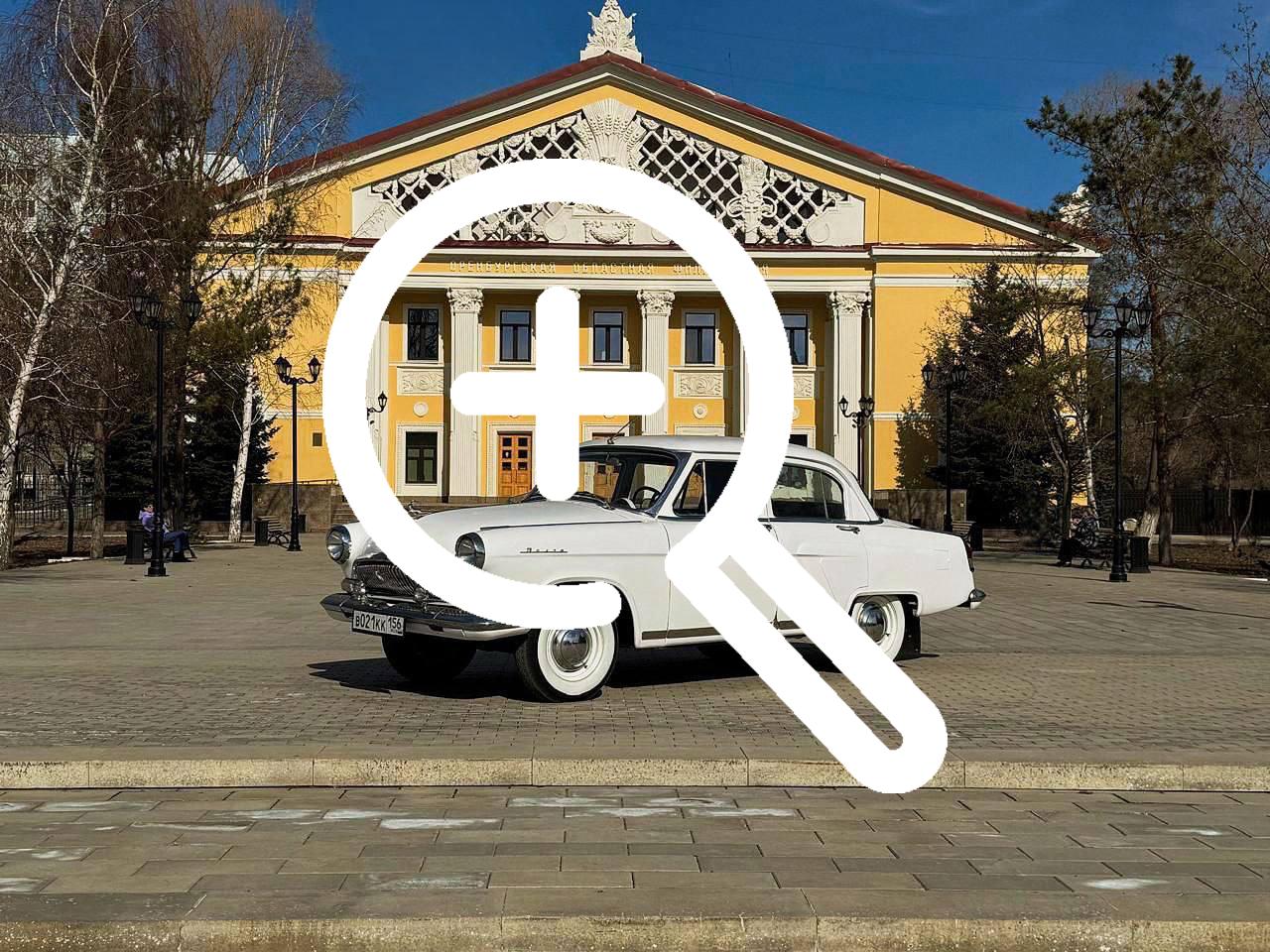 Выставка ретро-автомобилей и праздничный концерт у...