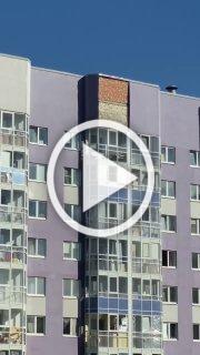 В ЖК «Три кита» в Мурино с 13-этажного дома кусок...