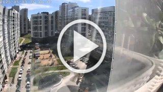 В ЖК «Три кита» в Мурино с 13-этажного дома кусок...