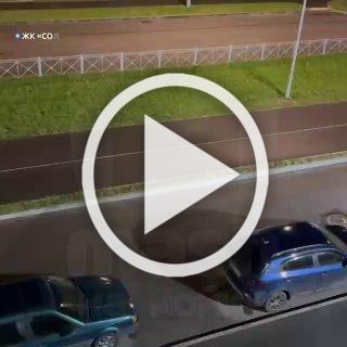 GTA по-питерски: мужчина хотел уйти от трех машин полиции, гоняя по кругу.