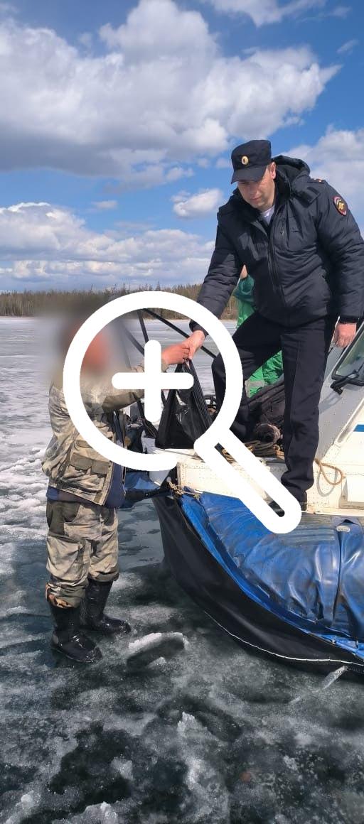 На севере Приангарья полицейские приняли участие в эвакуации рыбаков
