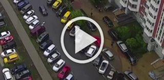 В Путилково пьяный водитель за рулем автомобиля Lada протаранил Hyundai, столкновение было лоб в лоб.