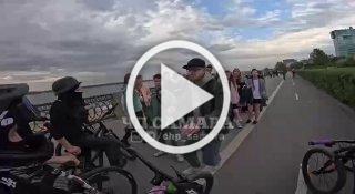 На набережной в Самаре скуф наебашил 13-летнему подростку...