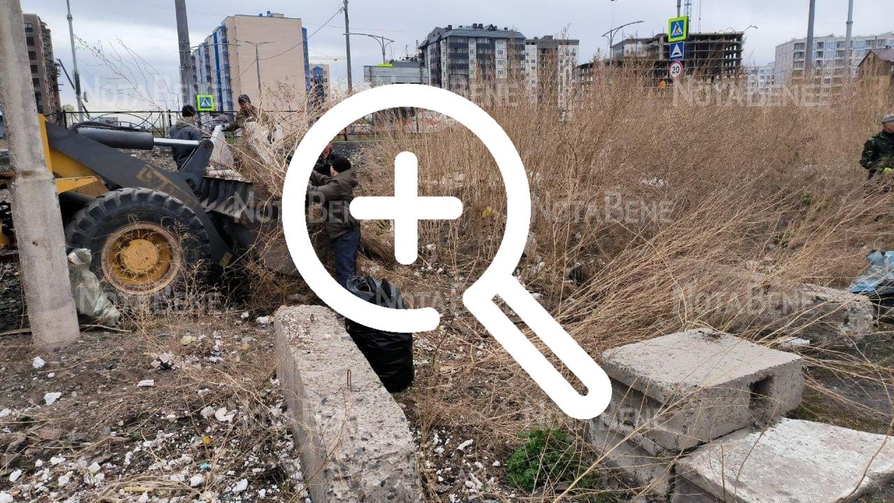 Пустырь в Арбане убрали от мусора. Убирали площадку...
