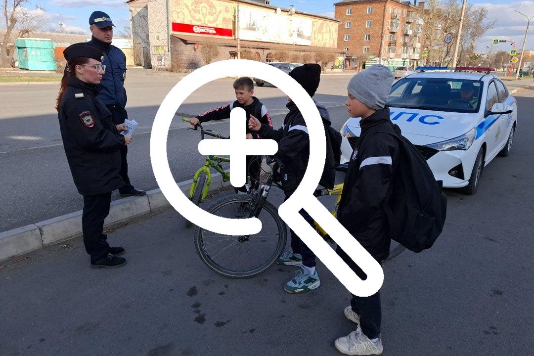 В Черногорске полицейские рассказали детям о правилах катания на велосипедах и самокатах 🛴