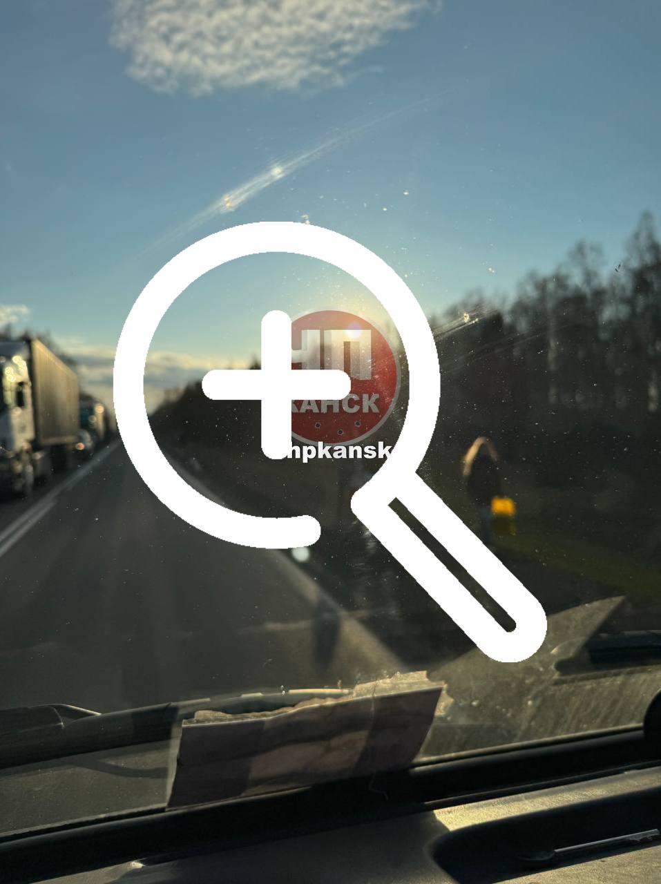 Еще фото с места ДТП. Образовалась огромная пробка, почти...