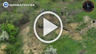 Военнослужащие ВС РФ штурмуют очередной важный опорный пункты врага, и берут в плен бойцов ВСУ.