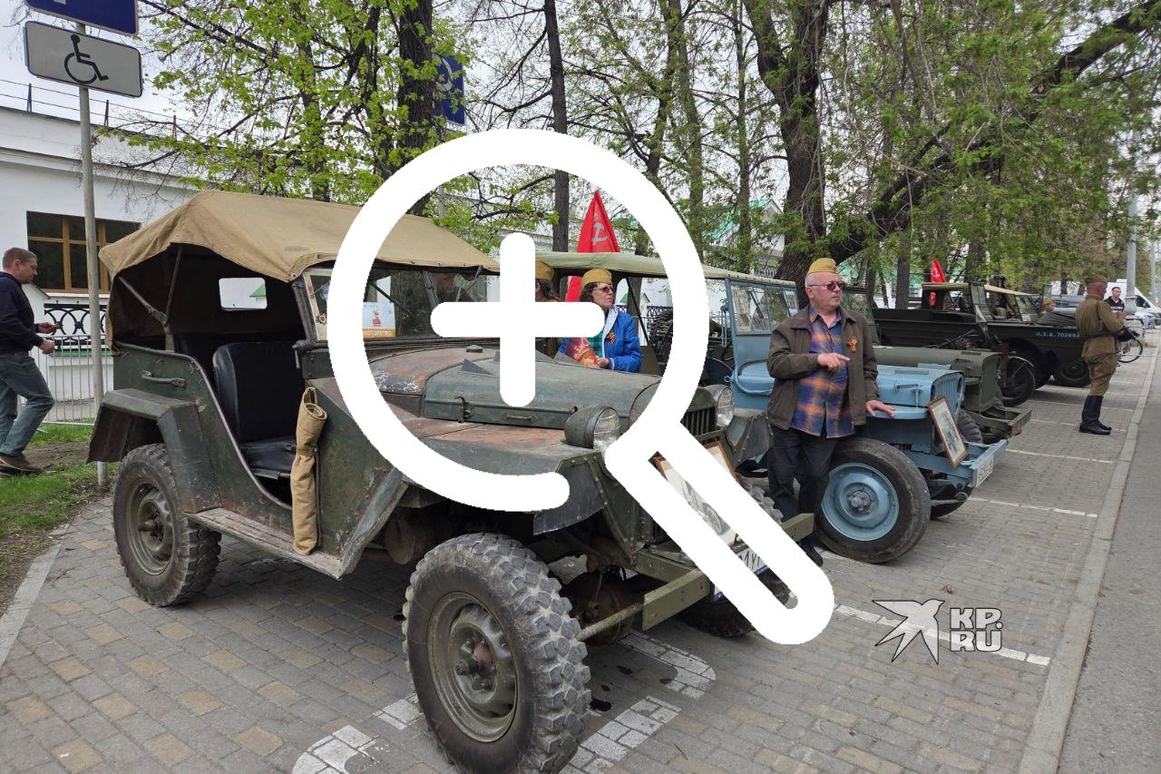 Выставка ретроавтомобилей прямо сейчас проходит в...