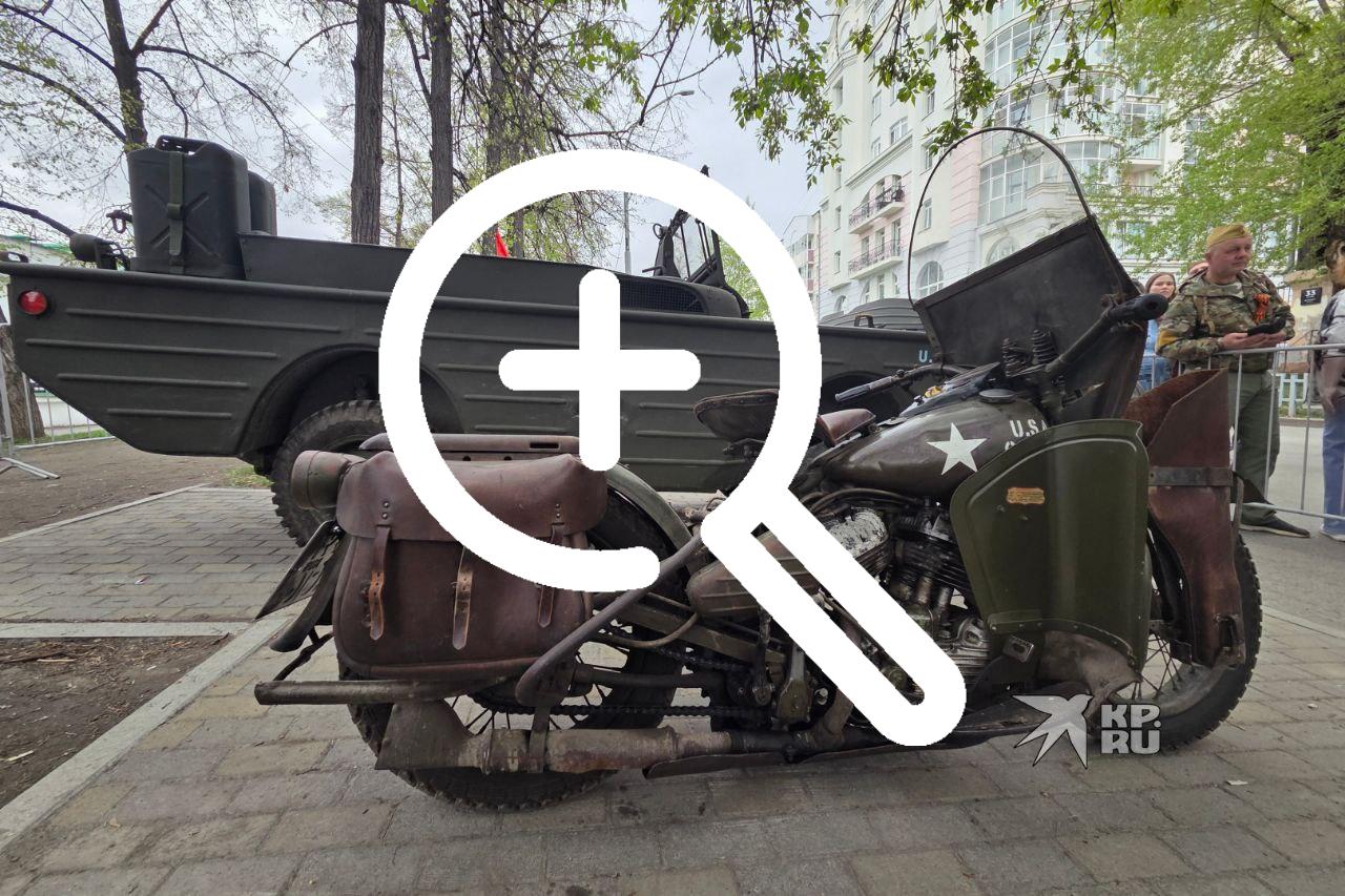 Выставка ретроавтомобилей прямо сейчас проходит в...