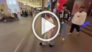 Боец поп-ММА по кличке Байра избивает прохожих на улицах Москвы и дебоширит в заведениях, предлагая «выскочить один на один»