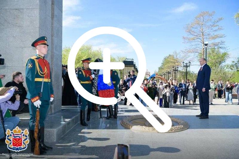 Оренбуржцы почтили память героев 8 мая в Оренбурге,...
