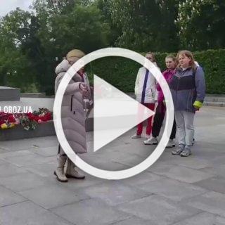 В Киеве задержали пенсионерку, которая в День Победы в...