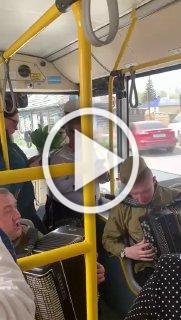 В Топках вчера фронтовые бригады исполняли патриотичные...