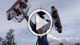 Десятки жителей Магнитогорска Челябинской области застряли на аттракционе и повисли вниз головами.