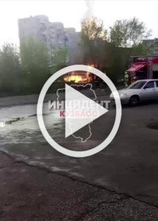 В Белове молния ударила в постройку, после чего та...