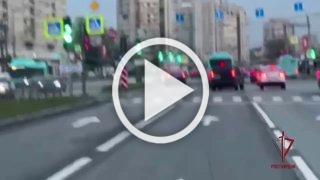 На улице Пражской в Петербурге росгвардейцы заметили...