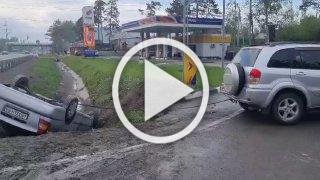 На Бердском шоссе у молодых парней отказали тормоза на...