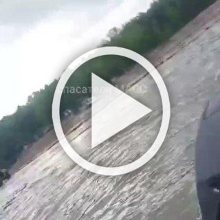 Новосибирца на лодке унесло течением с острова Мужчина,...