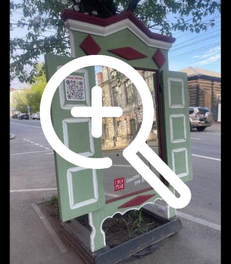 Арт-объект «Ставни 3952» в Иркутске повредили — стреляли по зеркалу.