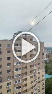 В Самаре подростки забираются на крыши и выполняют рискованные трюки ради эффектных снимков — местные жители обеспокоены.