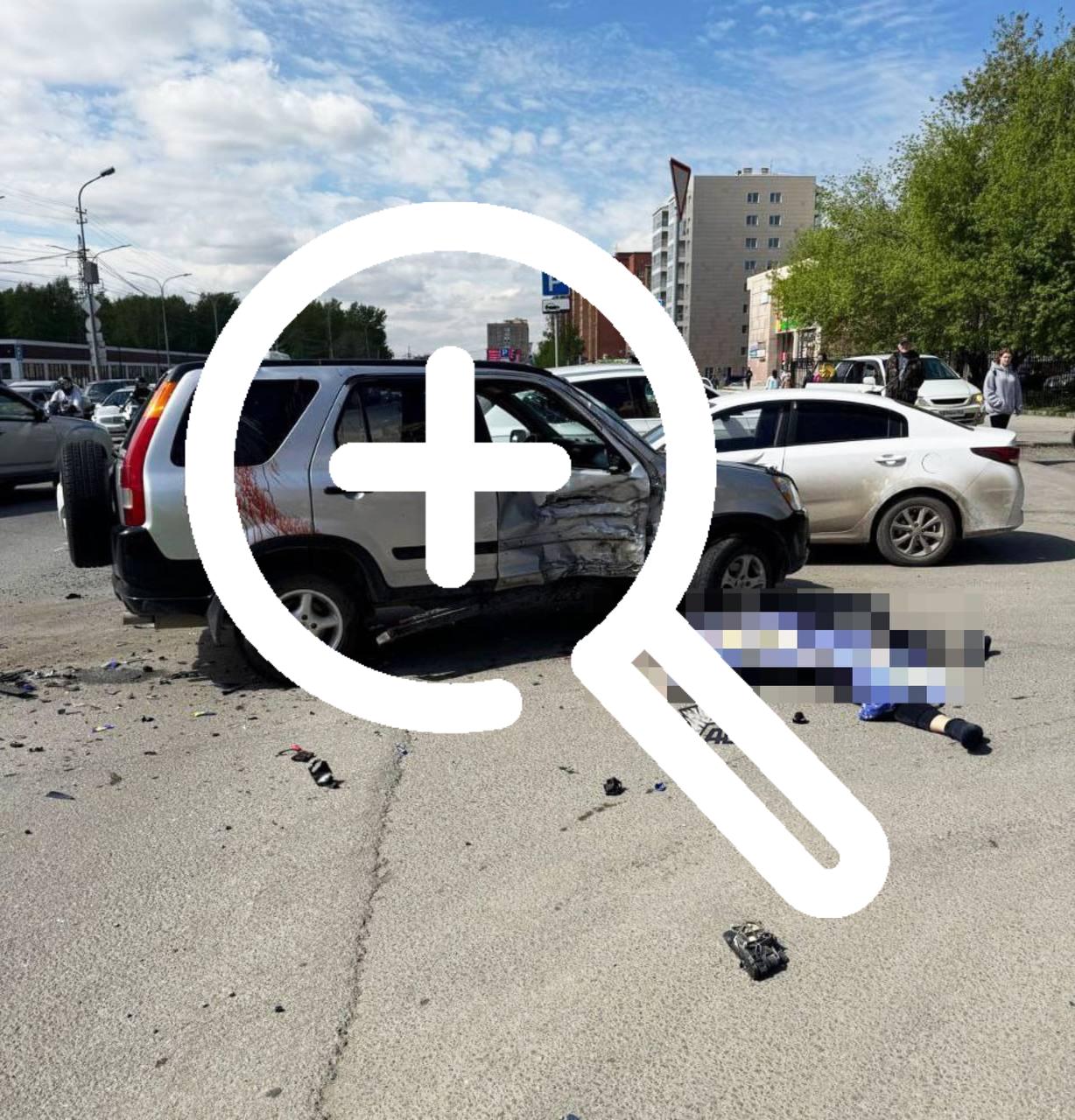 На Выборной мотоциклист влетел в поворачивающий кроссовер...