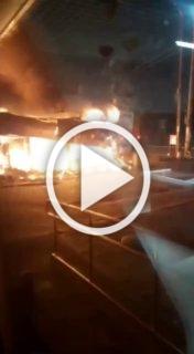 Ночью враг атаковал центр города Токмак, горят торговые ряды городского рынка.