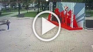 В сквере имени Кирова неизвестный сломал элемент объемной фотозоны, установленной к 9 Мая.