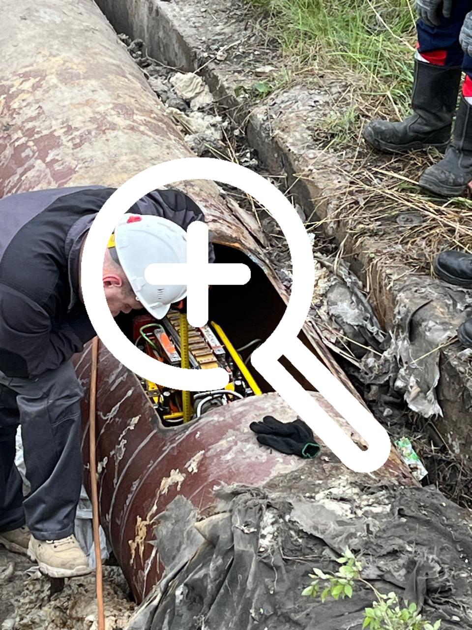 Робот проверяет трубопроводы под оживленными дорогами,...