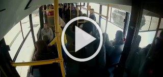 ❗️В Ачинске автобус сбил двух сестер на остановке...
