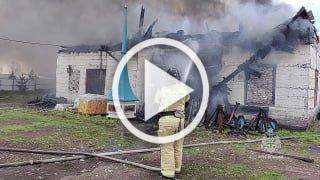 Сотрудники МЧС России ликвидируют крупный пожар в Курагинском районе