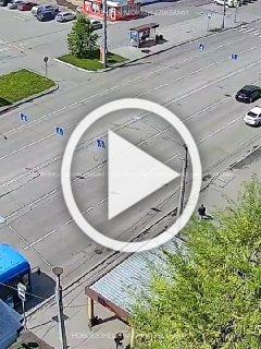 В Новокузнецке женщина выпала из автобуса